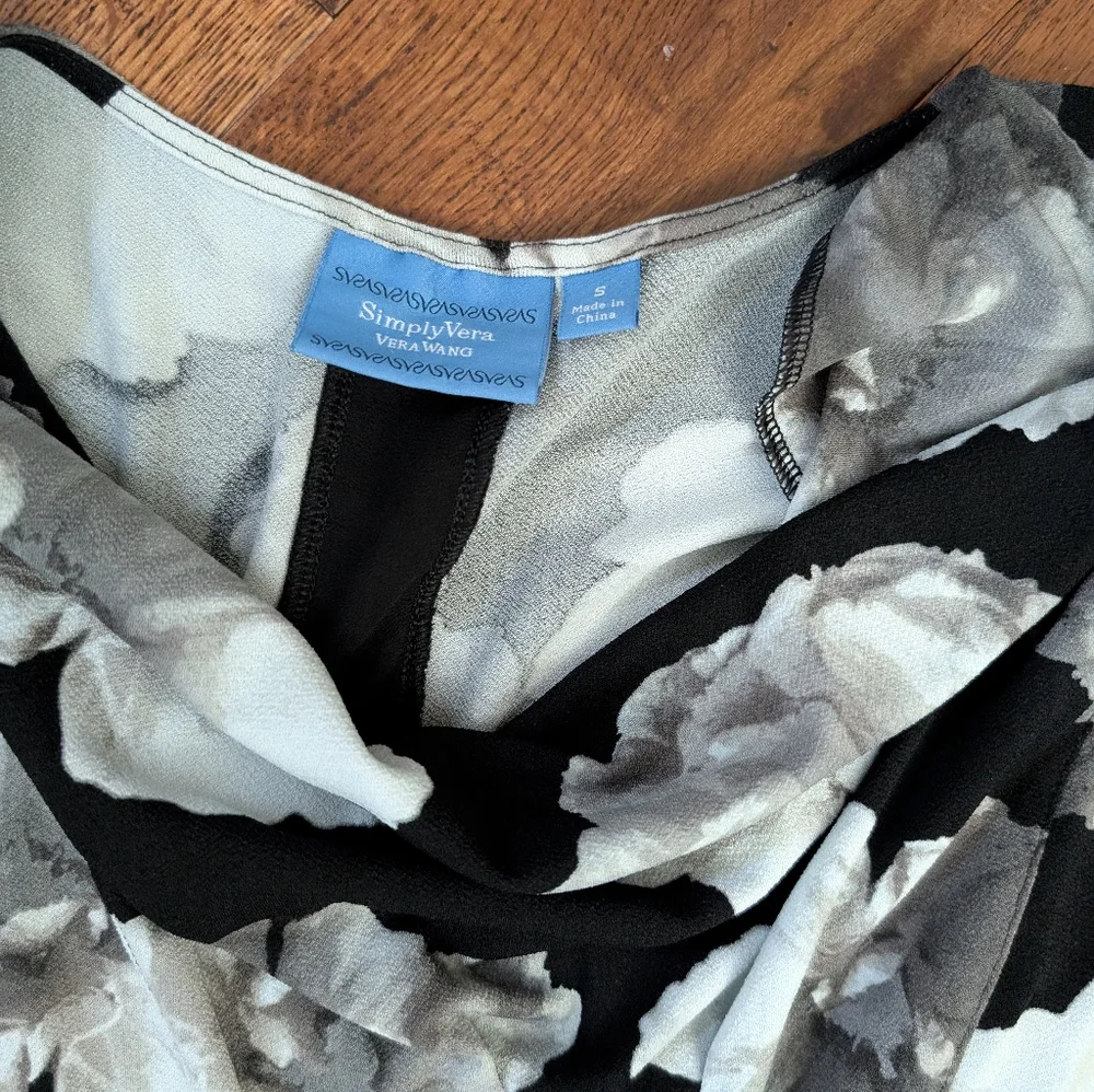 EUC Simply Vera Vera Wang Sleeveless Dress Black Gray White Floral Size Small - Picture 11 of 11